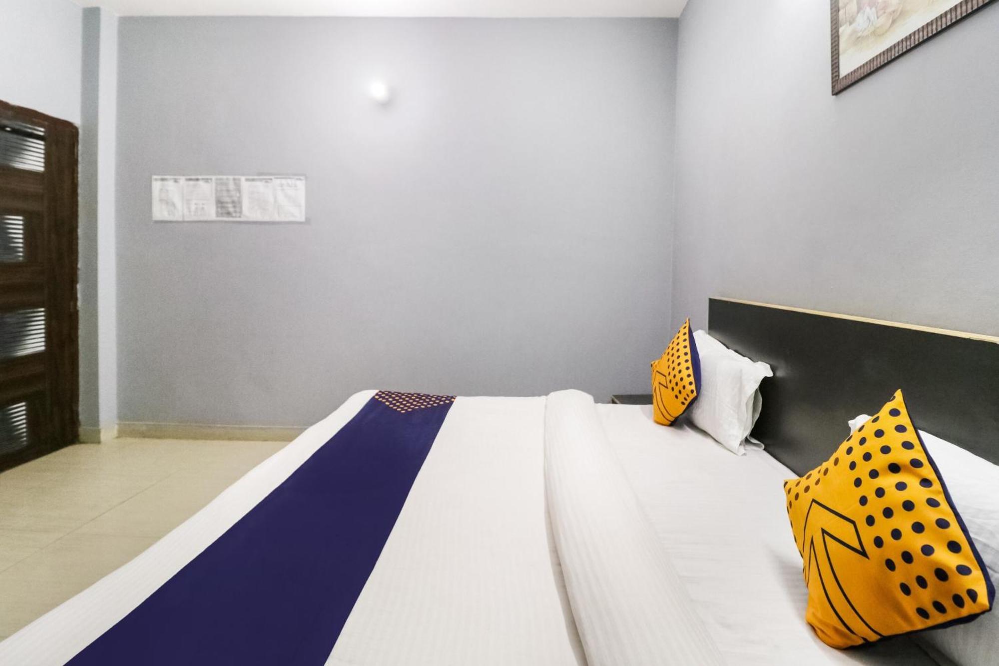 Hotel O Sunrise Guest House Gurgaon Esterno foto