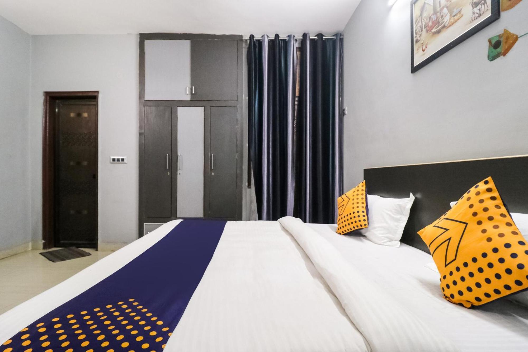 Hotel O Sunrise Guest House Gurgaon Esterno foto